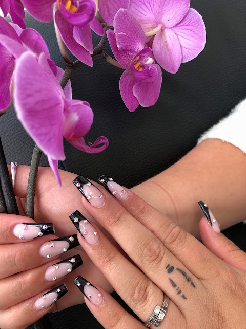 Helen’s Nails & Beauty