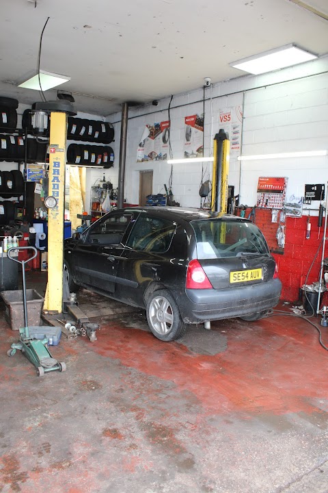 Radcliffe Tyre Centre (Garage, Service & M.O.T)