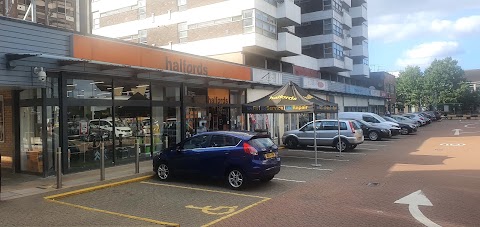 Halfords - Sunbury-on-Thames