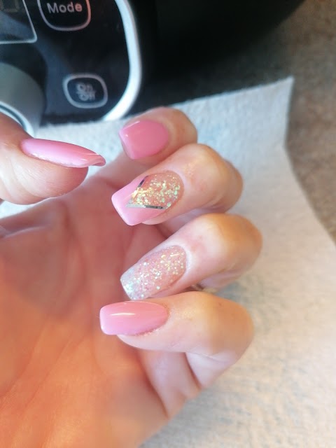 Hollywood Nails Cwmbran