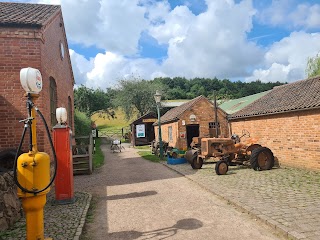 Stonehurst Family Farm and Motor Museum