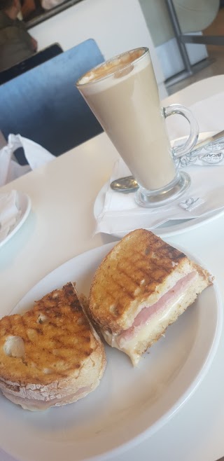 Lisbon Deli Cafe