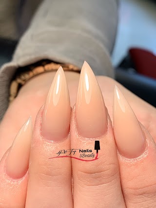 La Top Nails