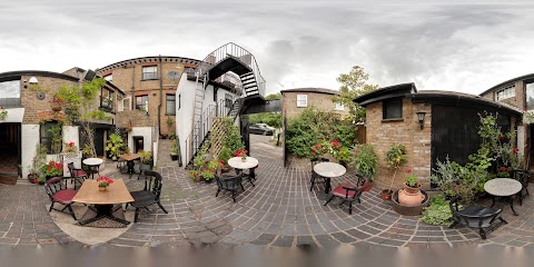 Imperial Arms Pub & Courtyard Bistro