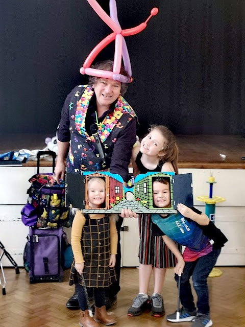 Dave Hickory, Childrens Entertainer, Wiltshire, somerset and Bath