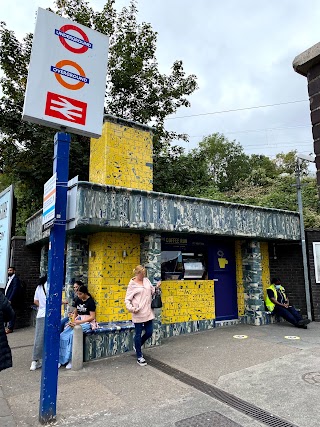 The Coffee Run @Seven Sisters Station