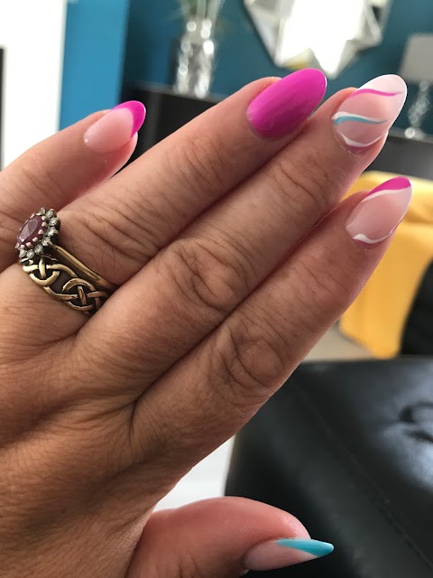 May’s Nails and Beauty