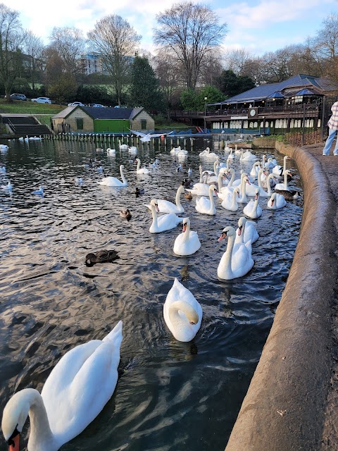 The Lakeside Café