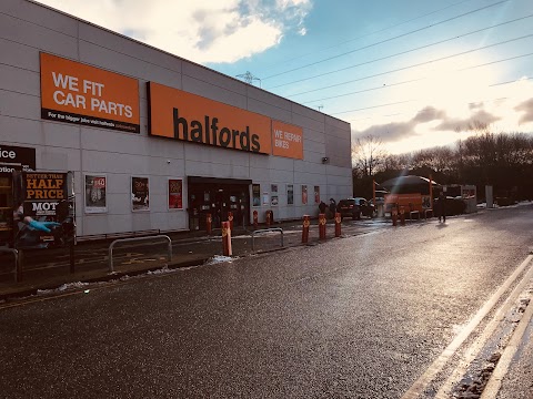 Halfords - Oldbury