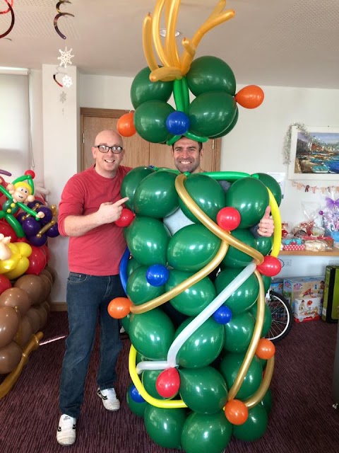 Benny Balloon - Children's Party Entertainer - Magic, Balloons & Kids Discos