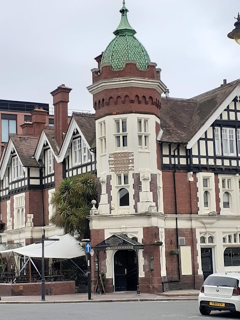 Grand Victorian Hotel And Pub