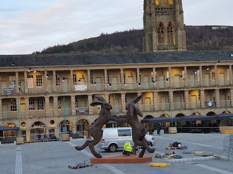 THE WINE BARREL • THE PIECE HALL