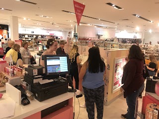 Benefit Cosmetics Brow Bar Counter