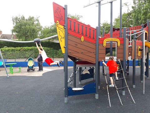 Winn's Common Adventure Playground And Paddling Pool