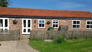 Cottage In The Pond Garton