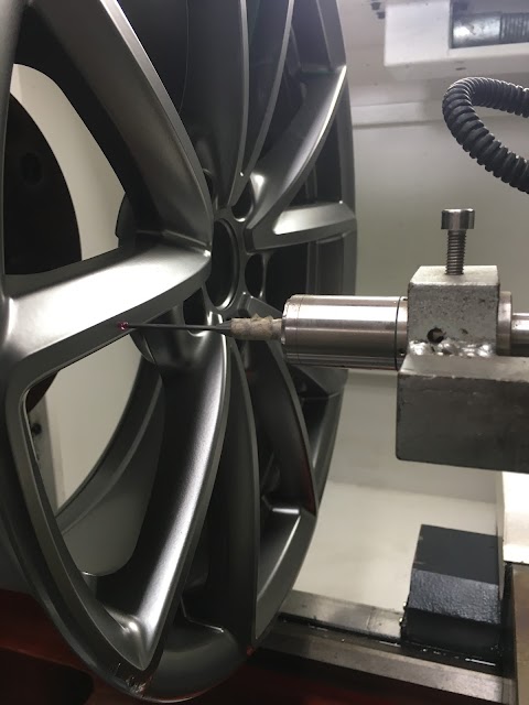 CNC Diamond Cut: Wheel Refurbishment Specialists we come to you.