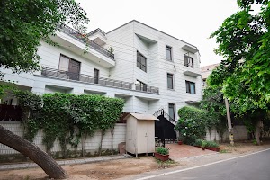 BedChambers Serviced Apartments Sushant Lok