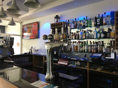 Saras Restaurant and Bar