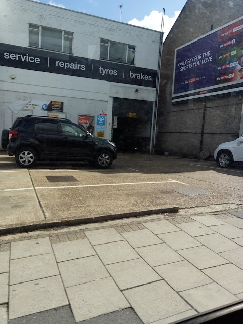 Halfords Autocentre Beckenham