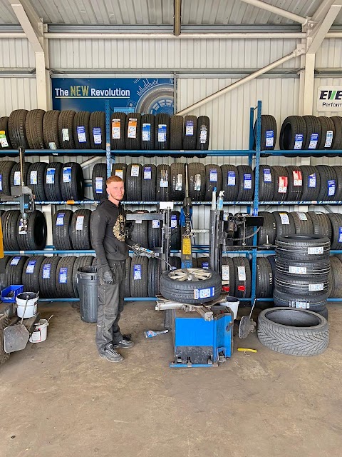 Nortons Tyres Manchester 24/7 Mobile Tyre Fitting