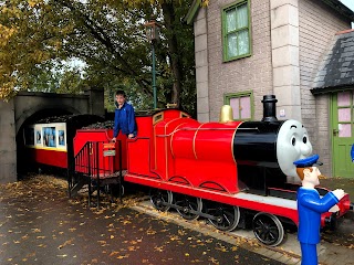 James and the Red Balloon