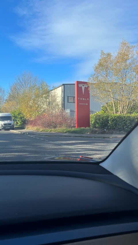 Tesla Service Milton Keynes Northfield Dr.