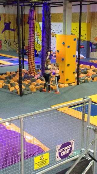 i-Jump Trampoline Park