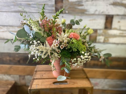 Daisychain Florist - Bespoke funeral flowers