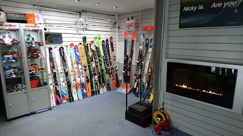 Ski 'n' Boardroom Glasgow - Snowboard/ Ski Specialists