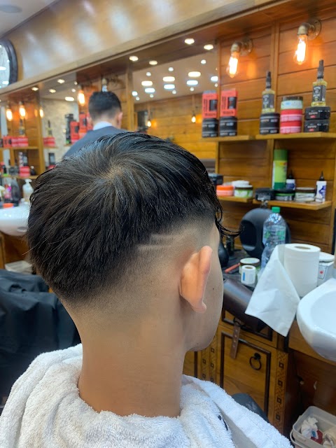 RAZ BARBERS SELESDON