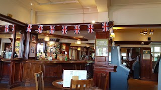 Grapes Hotel - Pub & Carvery