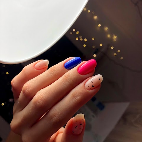 Vika Nails Love