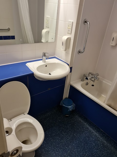 Travelodge Nottingham EM Airport Donington Park M1