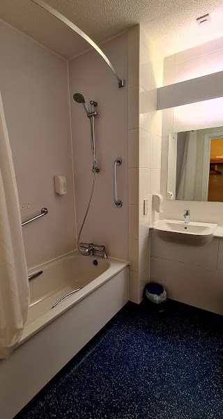 Travelodge Cardiff M4