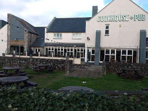 Lockyers Quay Cookhouse + Pub