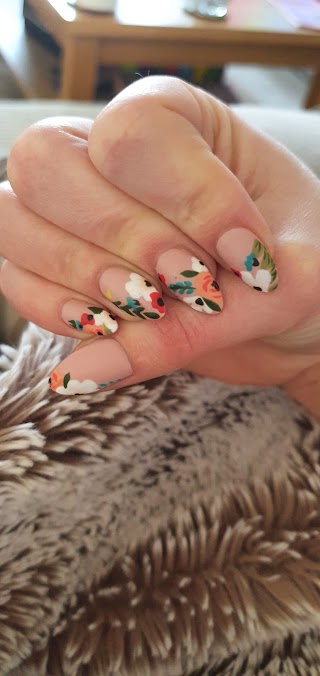 Akira Nails & Beauty