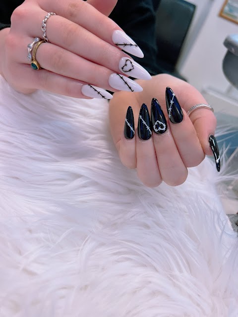 Lucky Star Nails