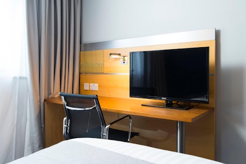 Holiday Inn Express London - Epsom Downs, an IHG Hotel