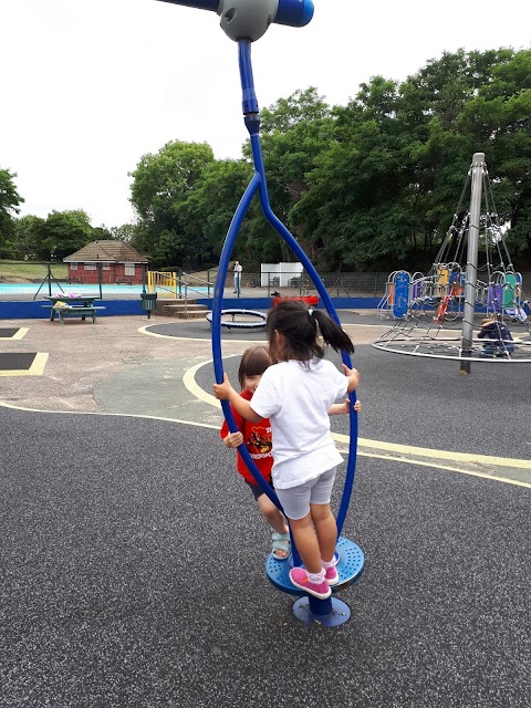 Winn's Common Adventure Playground And Paddling Pool