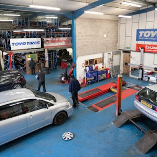 HiQ Tyres & Autocare Bristol