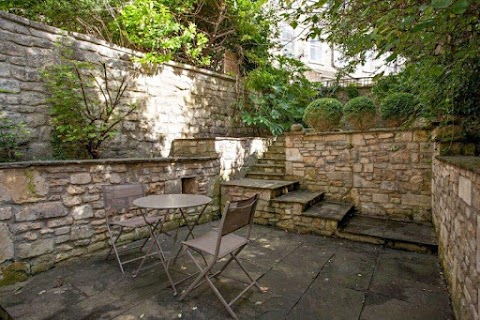 Bath Holiday Rentals - Russel Garden Apartment