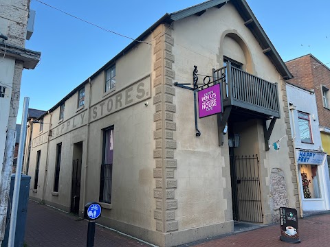 Caffi'r Hen Llys / The Old Court House Cafe