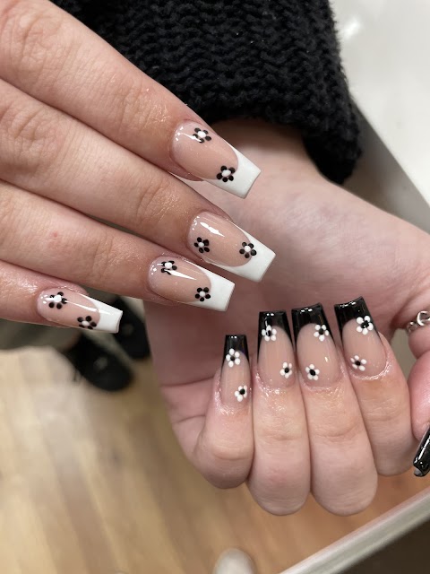 Leon & Queen Nails