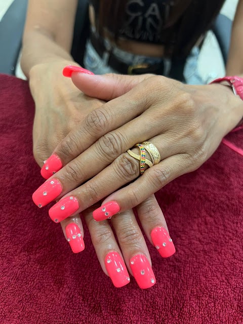 Living It Up Nails & Beauty