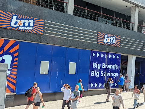 B&M Store