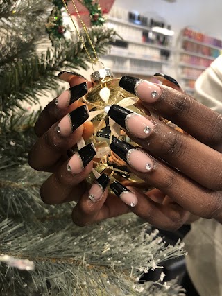 4 Seasons Nails & Spa