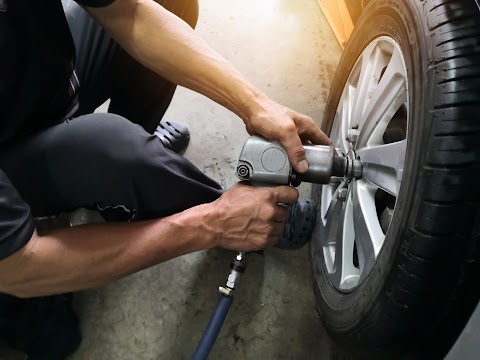 Emergency 24/7 Mobile Tyre Fitter Crewe