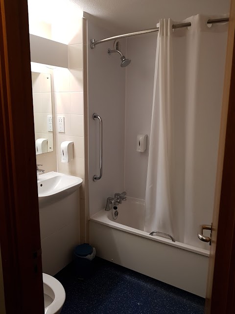 Travelodge Pontefract Ferrybridge A1/M62