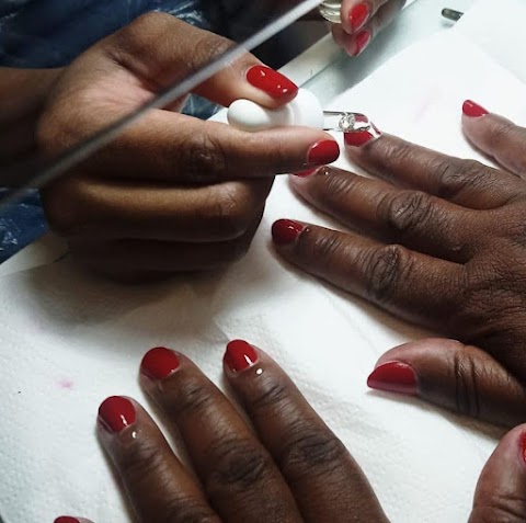 Nina Lewis Nails and Make-up Training