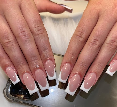 Hollywood Nails & Spa in Whitburn